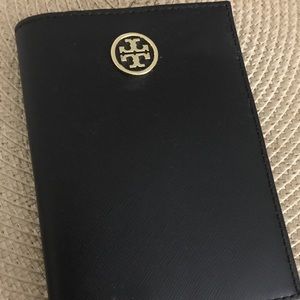 Mint condition Tory butch passport cover